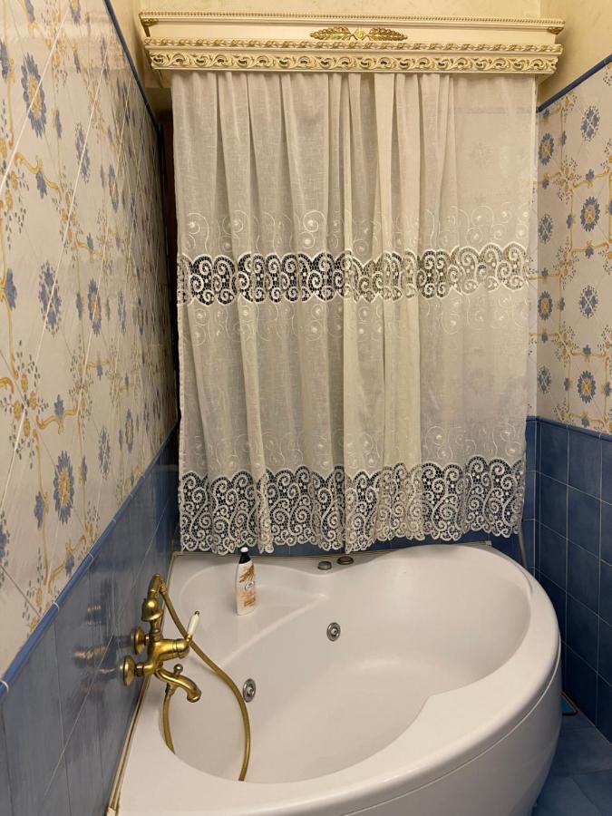Al Centro Storico Home Napoli Bagian luar foto
